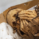 Imagen para el artículo titulado Descubren una momia de 1.200 años de un joven atado con una cuerda